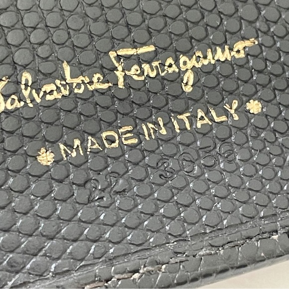 Salvatore Ferragamo black leather Vara bow key wallet - Picture 10 of 10